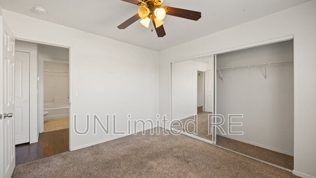 Building Photo - 3232 N Hedgewood Dr