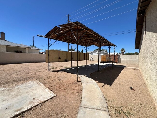 Building Photo - 3 Bedroom 2 Bathroom House with RV Parking...