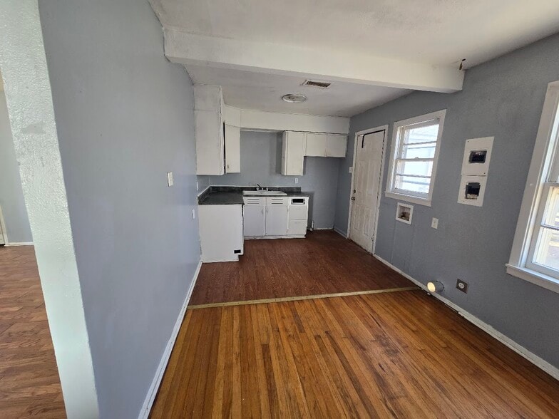 Building Photo - 4118 S Harrison St