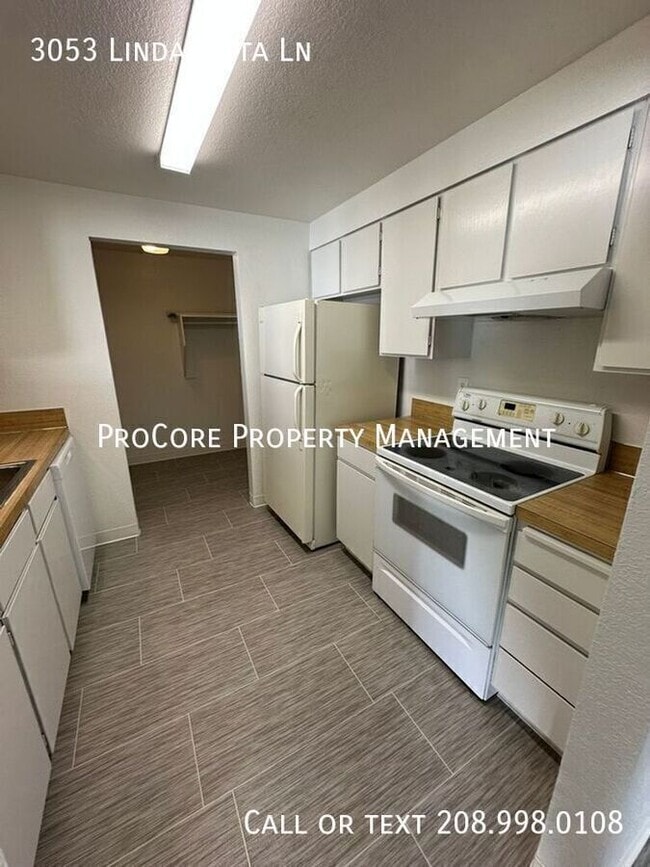 2 bedroom, 1 car garage, covered back pati... 3053 N Linda Vista Ln