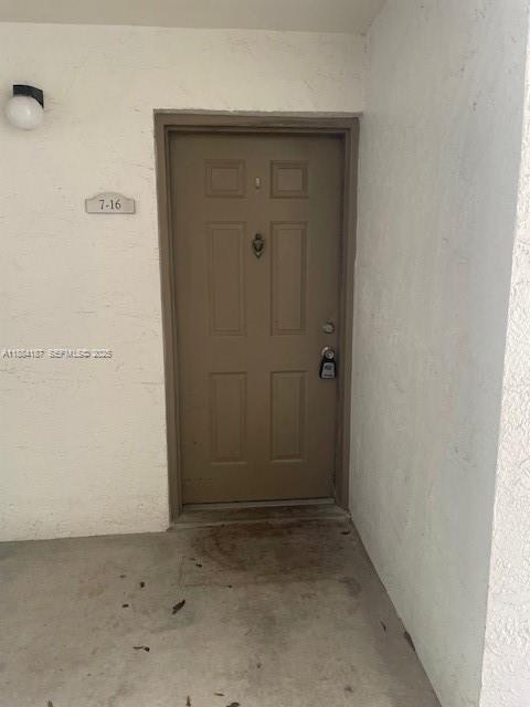 Building Photo - 560 S Park Rd