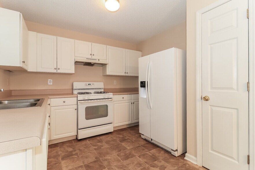 Building Photo - 409 Robin Hill Ln