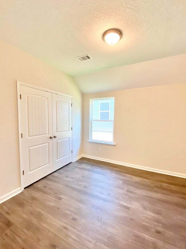 Building Photo - Summerton Village Rental!