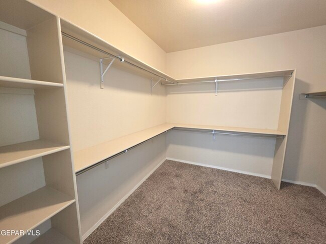 Building Photo - 7517 Red Cedar Dr