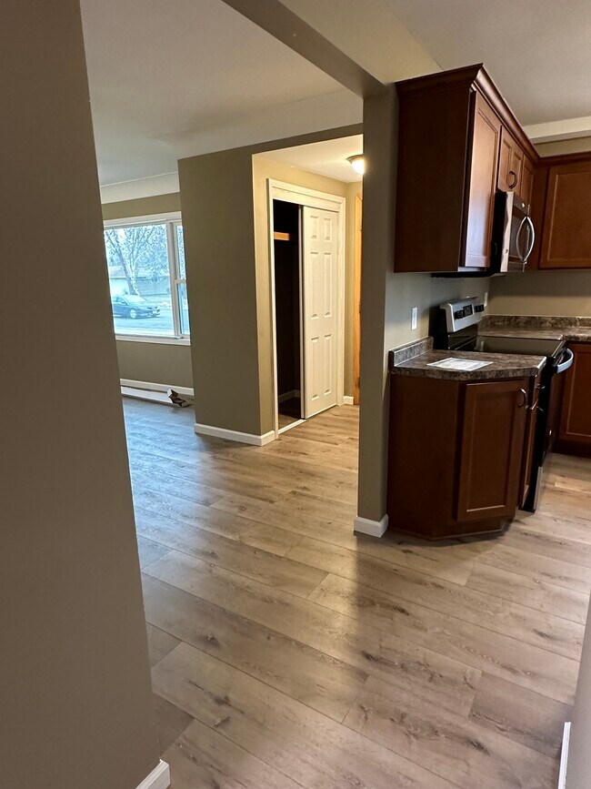 Building Photo - 831 25th Ave N