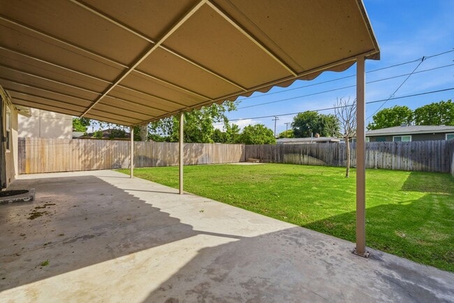 Building Photo - Recently Refreshed 3 Bedroom 1 Bath home in Old Town Orange