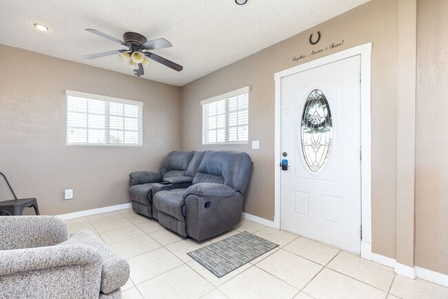 Building Photo - Short Term Furnished Rental!