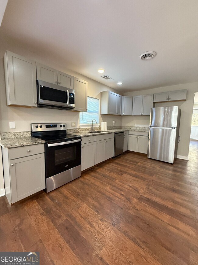 Building Photo - 221 Sheppard Pl