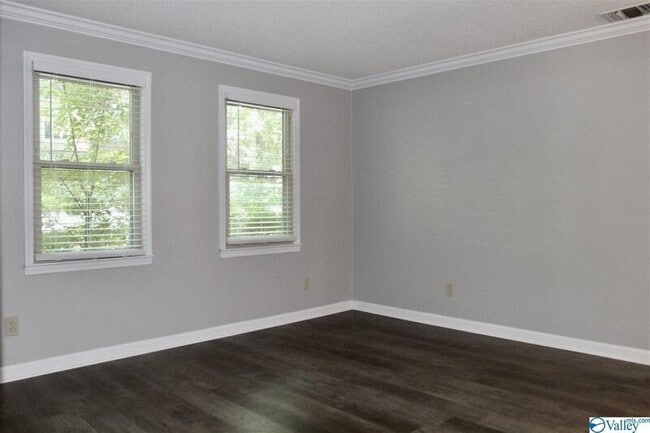 Building Photo - 2128 Greenwood Pl SW