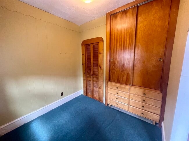 Building Photo - 136 Saratoga St