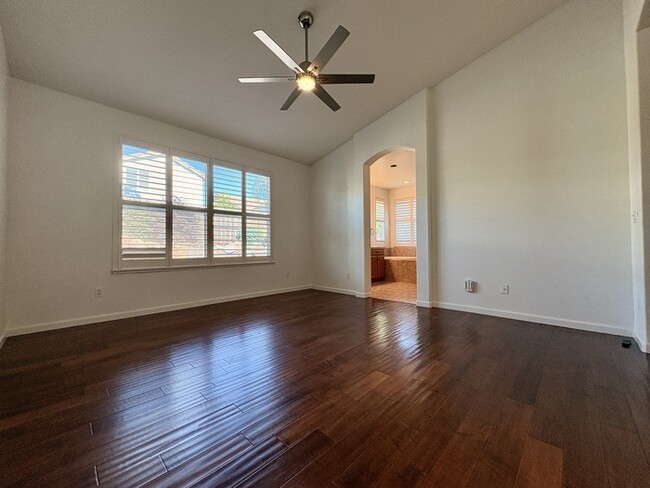 Building Photo - Beautiful 4 Bedroom with a large Pool! Located in Roseville close to a park!