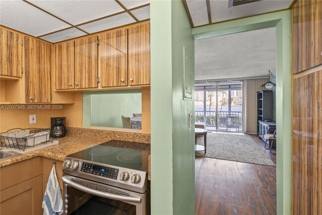 Building Photo - 2861 Leonard Dr