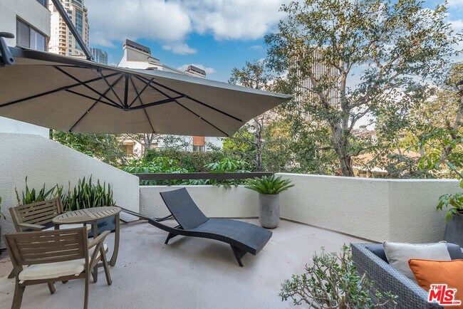 Building Photo - 2102 Century Park Ln