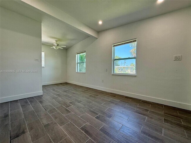 Building Photo - 3460 Normandy Dr