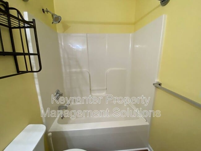 Building Photo - 1050 B St