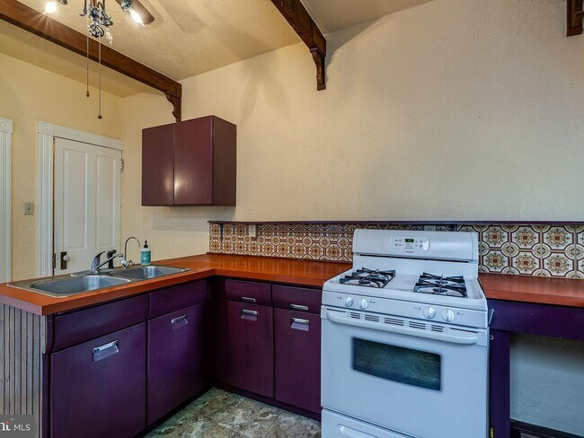 Building Photo - 524 Howard Ave