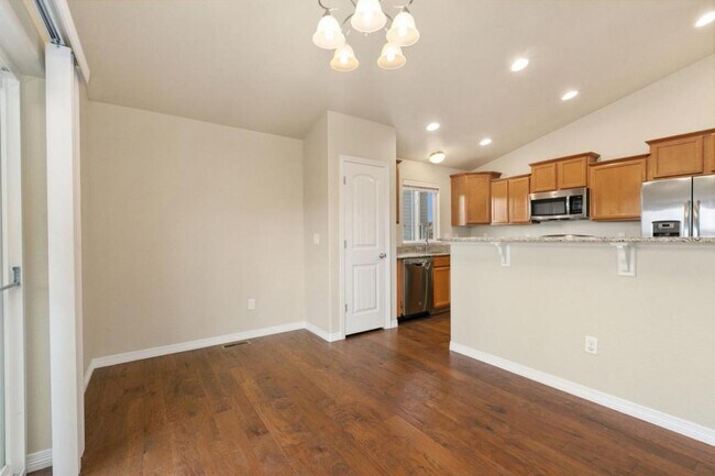 Building Photo - 422 Tahoe Dr