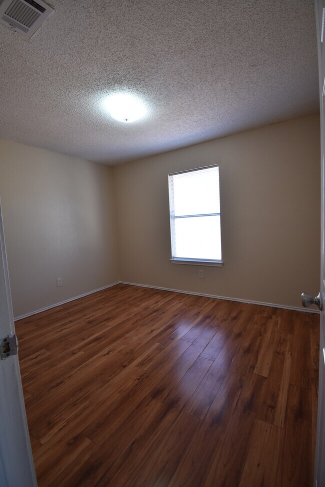 Building Photo - Four Plex