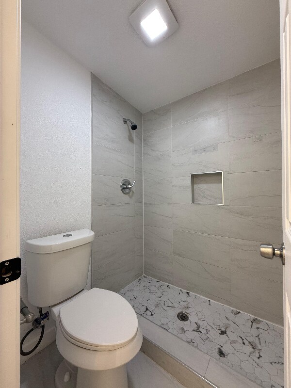 Building Photo - 219 Serna Park