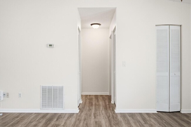 Building Photo - Amazing Pool Home!