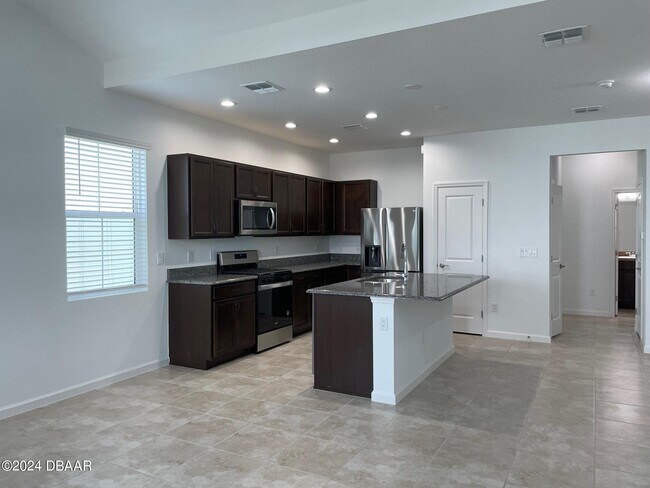 Primary Photo - 304 Pop Top Ln