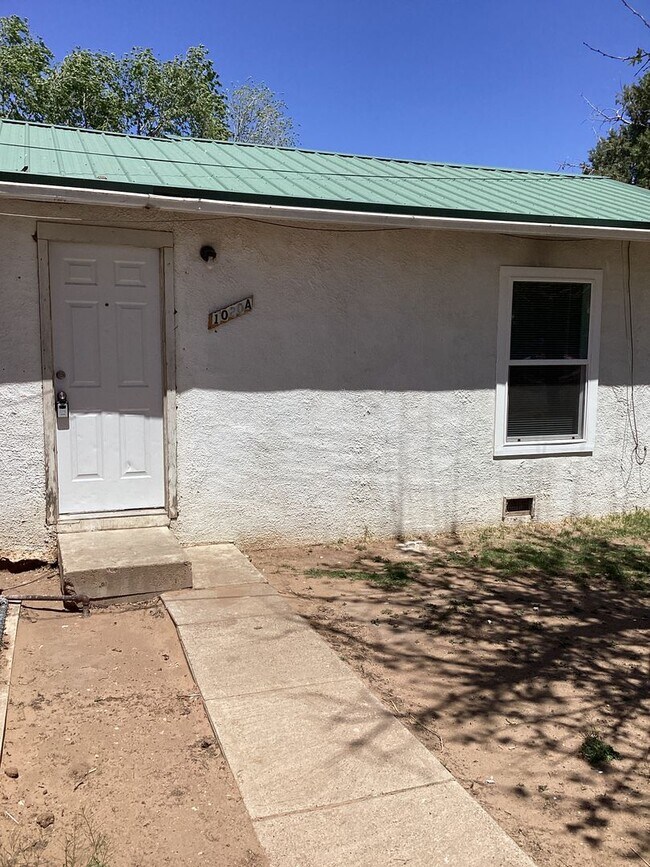 Building Photo - Newly Renovated 2 Bedroom, 1 bath! Located in Portales! Water Included!