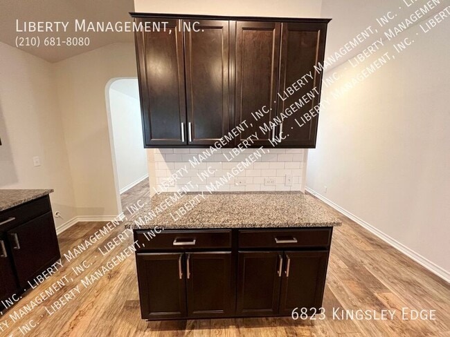 Building Photo - 6823 Kingsley Edge