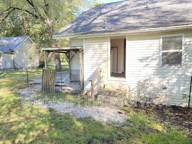 Building Photo - 814 Macomb St