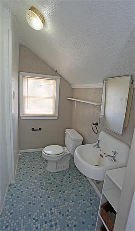 Building Photo - 5604 Chaucer Dr