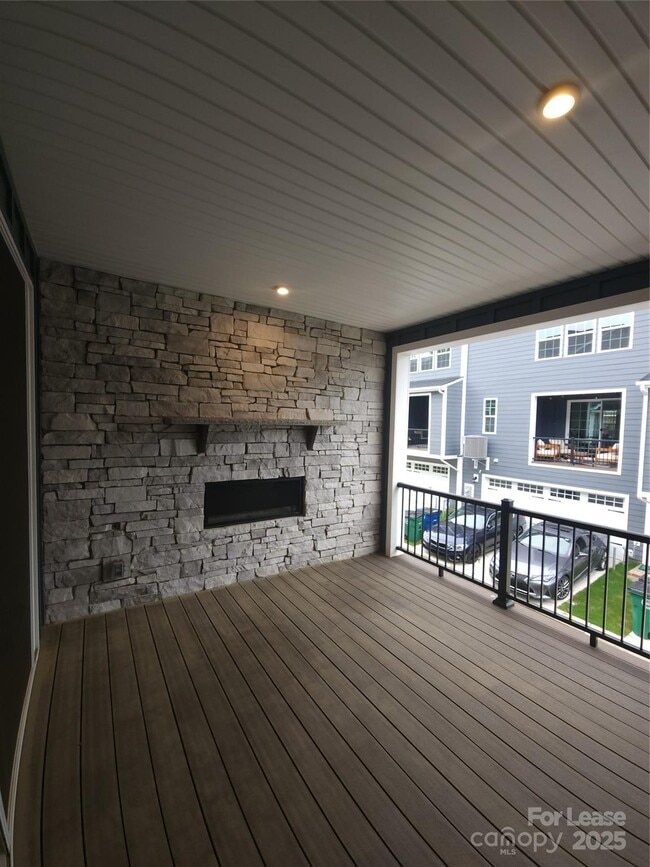 Building Photo - 112 August Ln