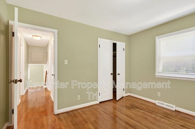 Building Photo - 1821 W Meadowview Rd