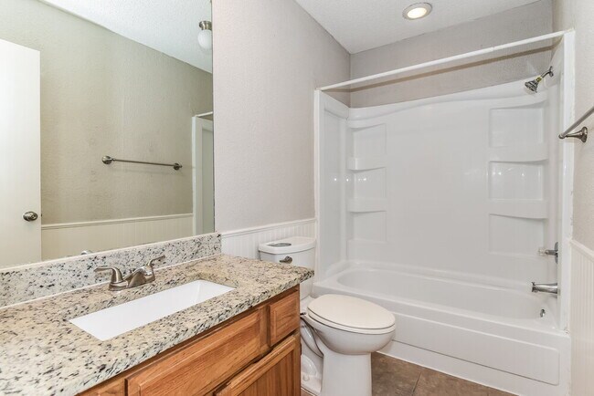 Building Photo - 4017 Dorchester Dr