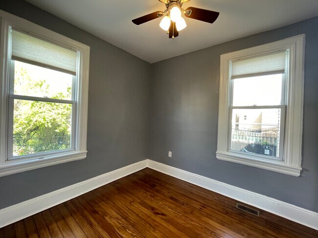 Building Photo - 41 E 48th St