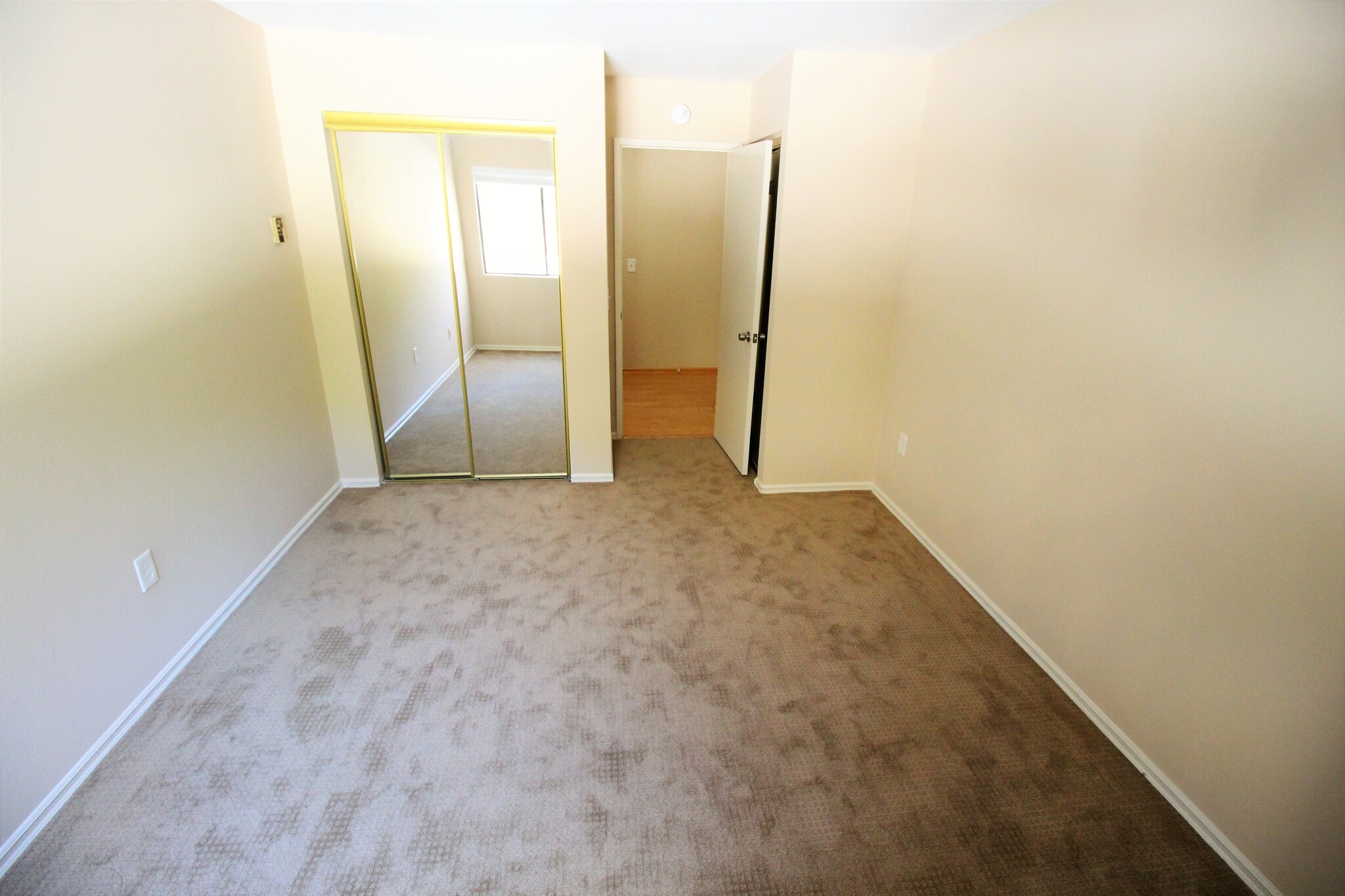 Building Photo - 6780 Friars Rd