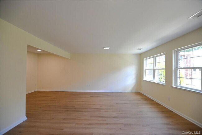 Building Photo - 276 Temple Hill Rd