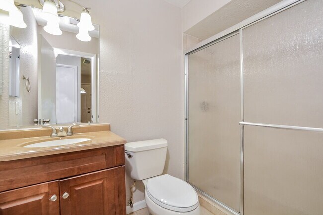 Building Photo - 670 Hibiscus Rd