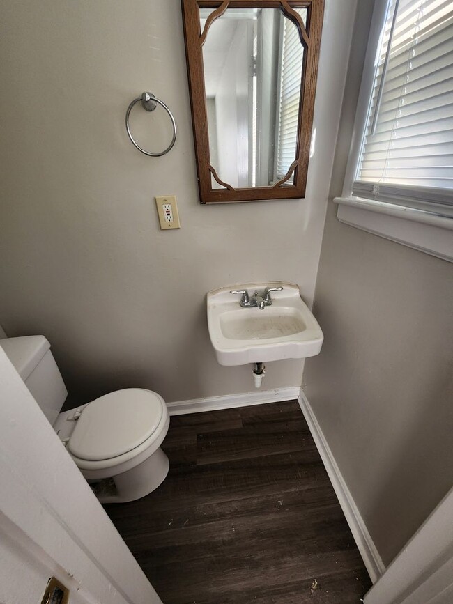 Building Photo - Newly updated 3 bedroom 1.5 bath home for ...
