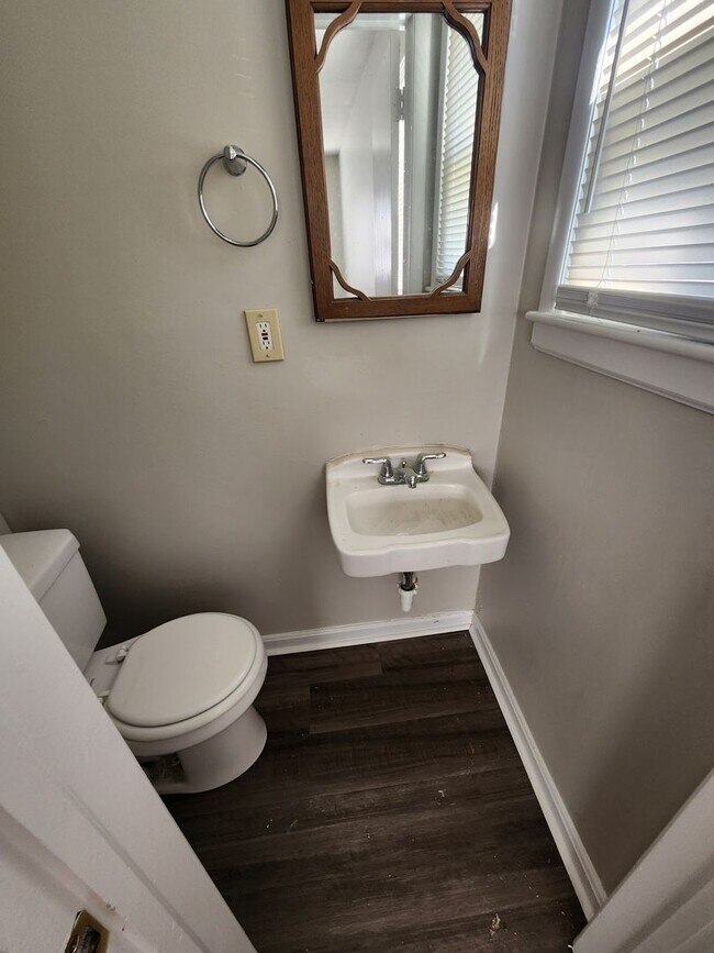 Building Photo - Newly updated 3 bedroom 1.5 bath home for rent in Valley Station!