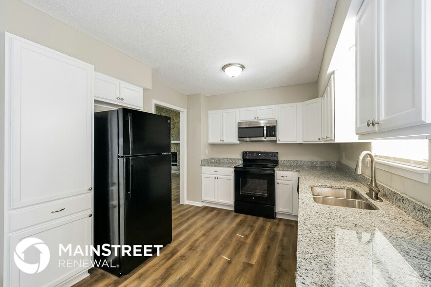 Building Photo - 8029 W 149th St