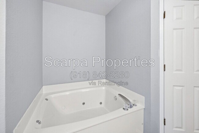 Building Photo - 9311 E 95th Pl