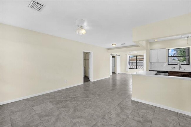 Building Photo - 2221 SW 67th Ave