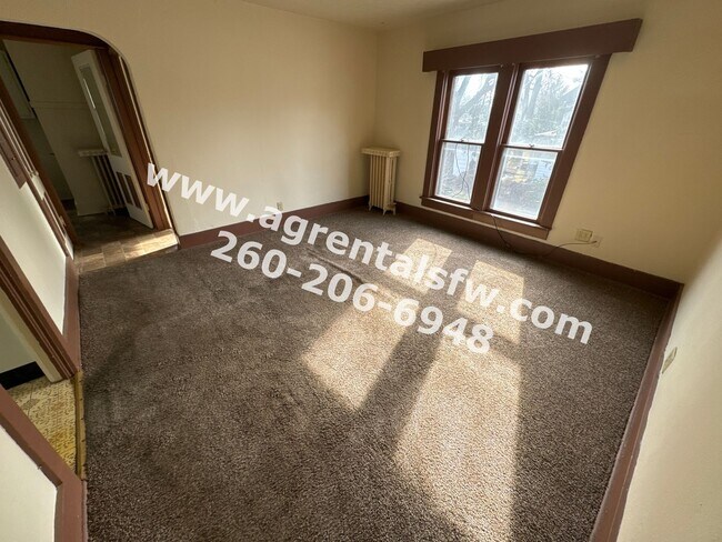 Building Photo - 1002 Columbia Ave