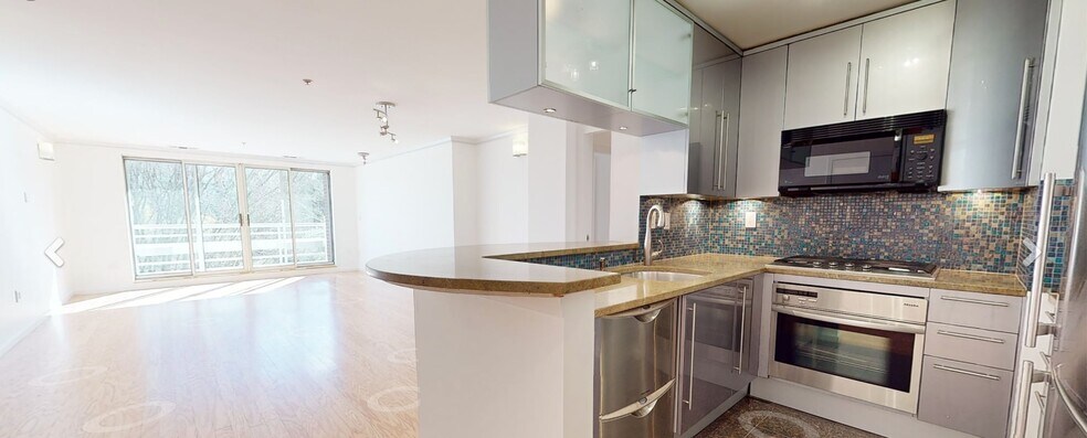 Building Photo - 6 Canal Park