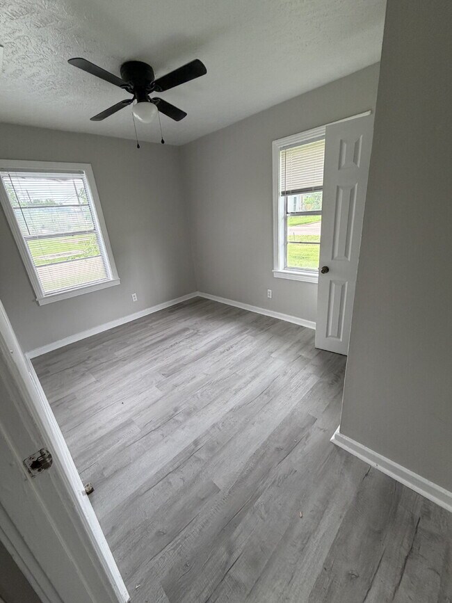 Building Photo - 2/1 in Pearl for $1075!