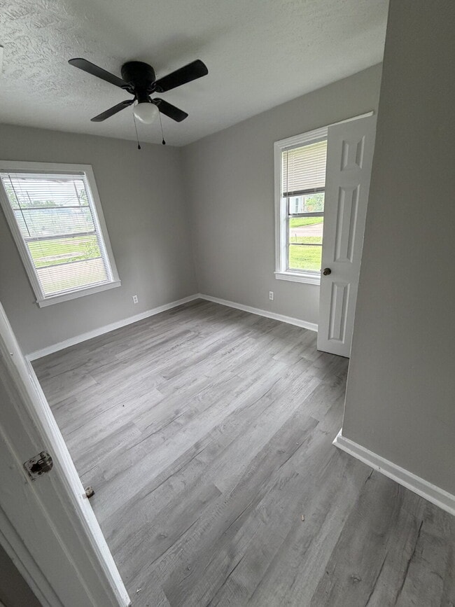 Building Photo - 2/1 in Pearl for $1200!