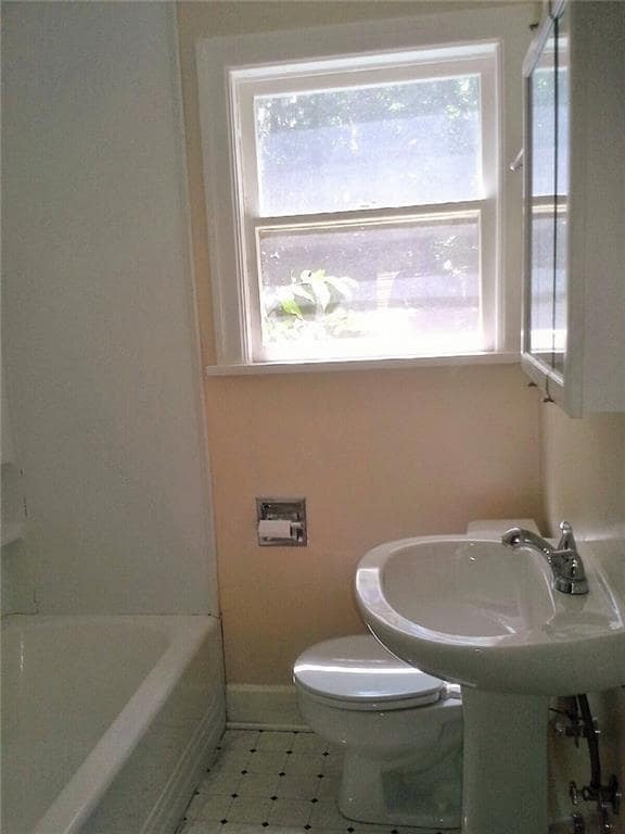 Building Photo - 1000 E 44th St