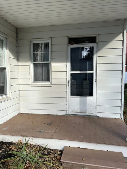 Back Porch - 19 S 24th St