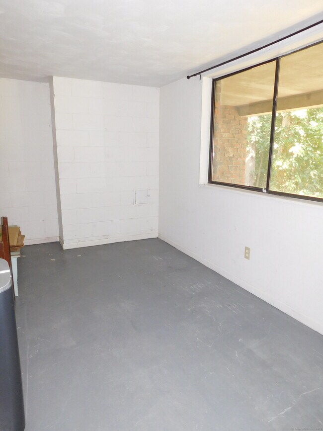Building Photo - 19 Denlar Dr