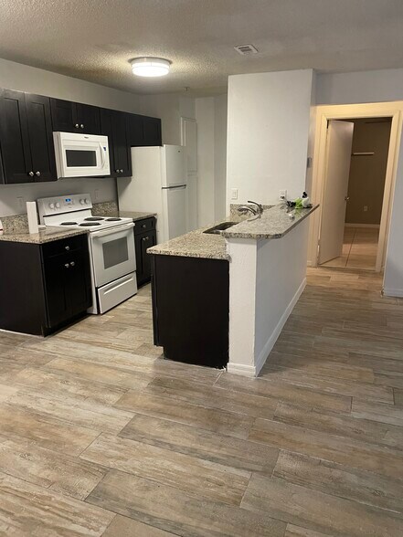 Building Photo - 976 Leeward Pl