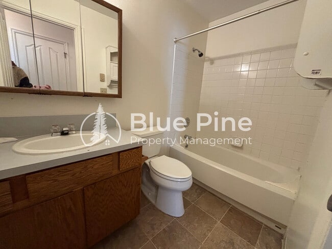 Building Photo - 2139 Meppen Dr